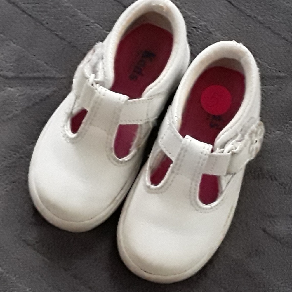 KEDS Size 5 White Shoes Good Quality